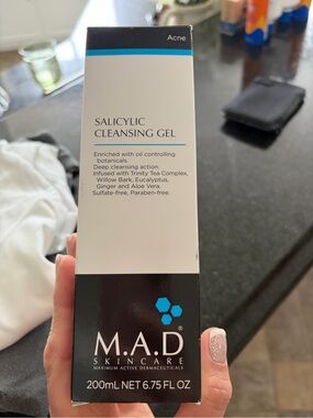 M.A.D Skincare Salicylic Cleansing Gel – White & Black